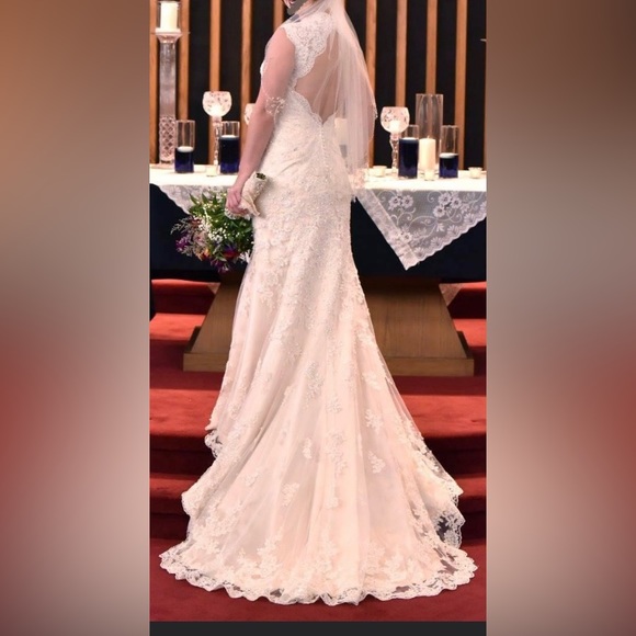 🤍✨STUNNING✨🤍 MoriLee Wedding Gown - Picture 2 of 3